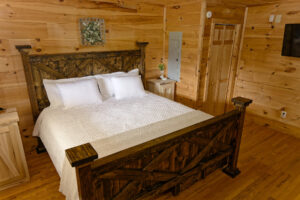 Good Hope Cottage in Ethridge TN king bed.